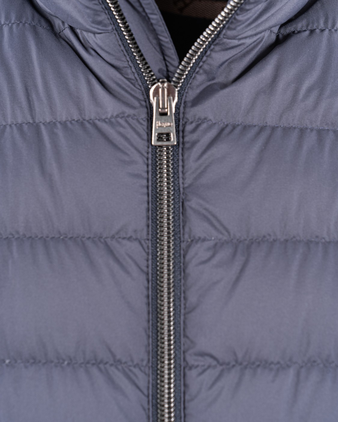 shop HERNO  Gilet: Herno smanicato in ecoage e monogram.
Vestibilità regolare.
Collo alto.
Dettagli in monogram.
Chiusura con zip a doppio cursore.
Tasche a filetto.
Imbottitura in piuma.
Composizione: 100% Poliammide.
Made in Armenia.. PI001100U 12456-9202 number 6992905